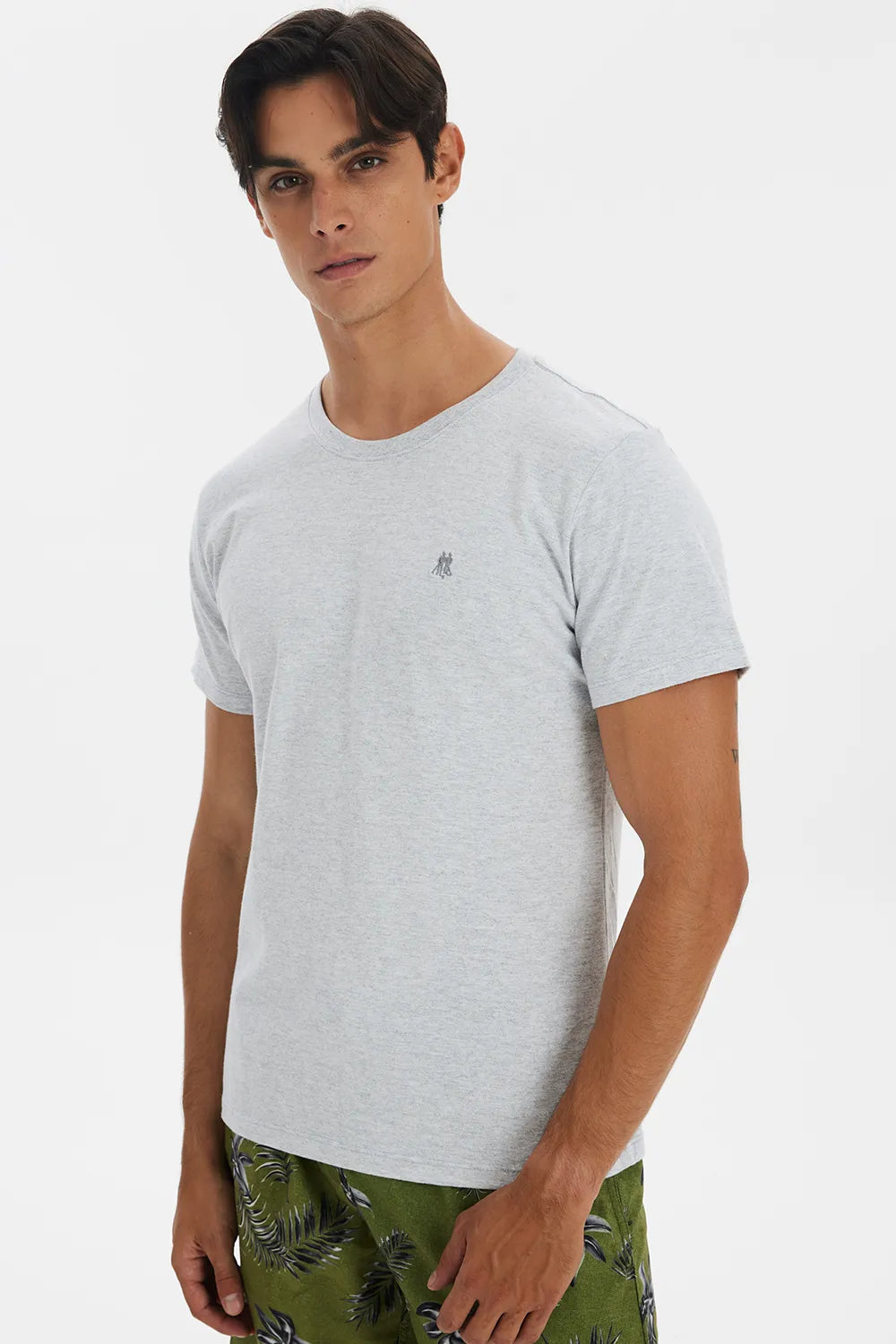 Camiseta Masculina Logo Bordado Mescla Médio