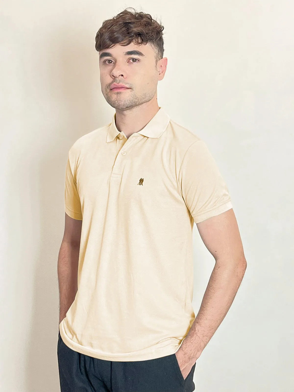 Polo Masculina Piquet Básica Com Botões Bege Claro